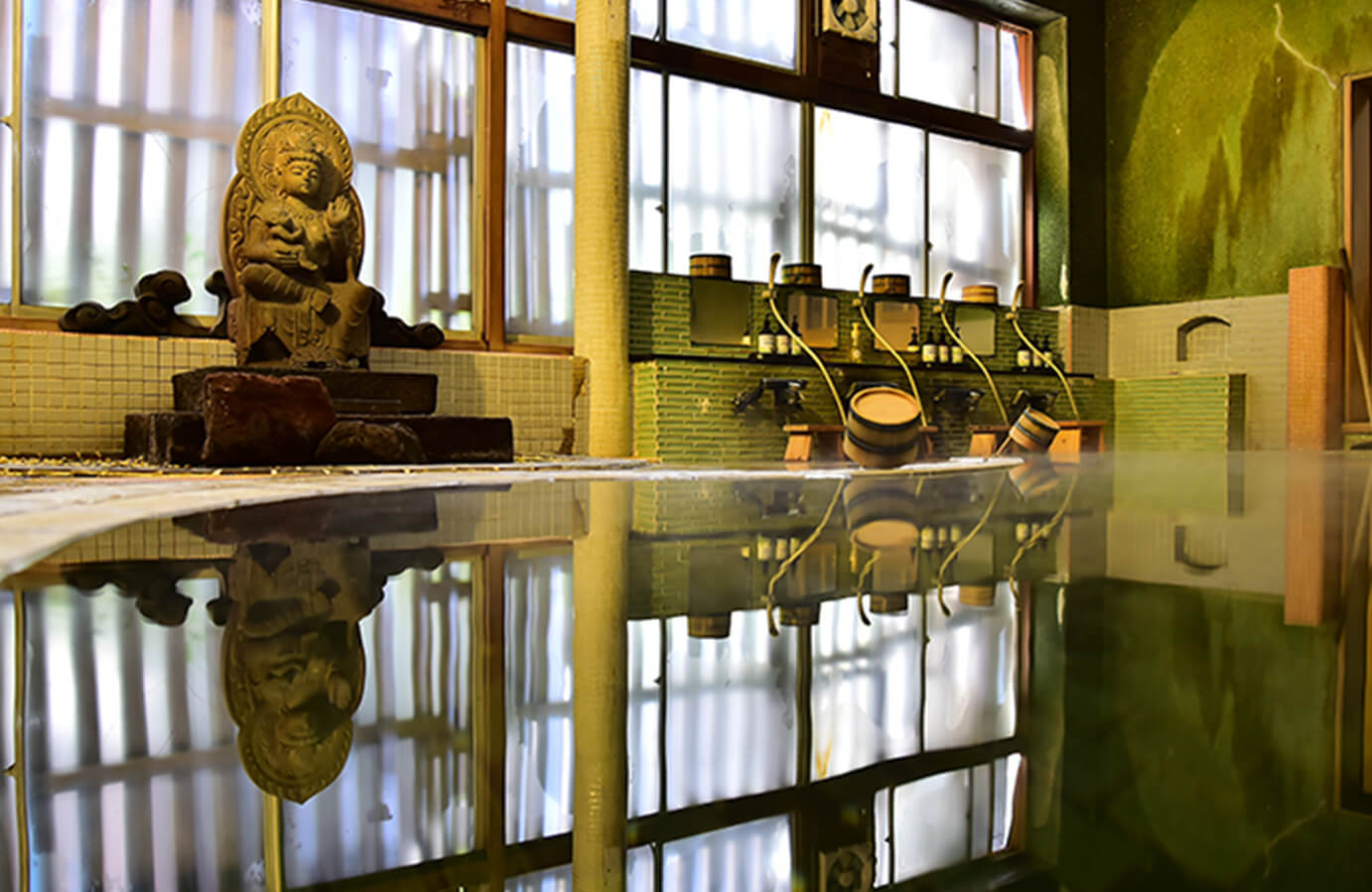 薬師の湯の湯船