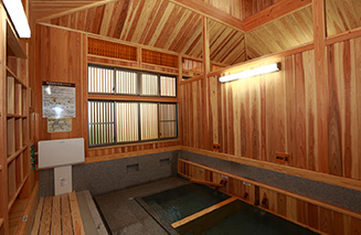 熊の手洗湯の外観